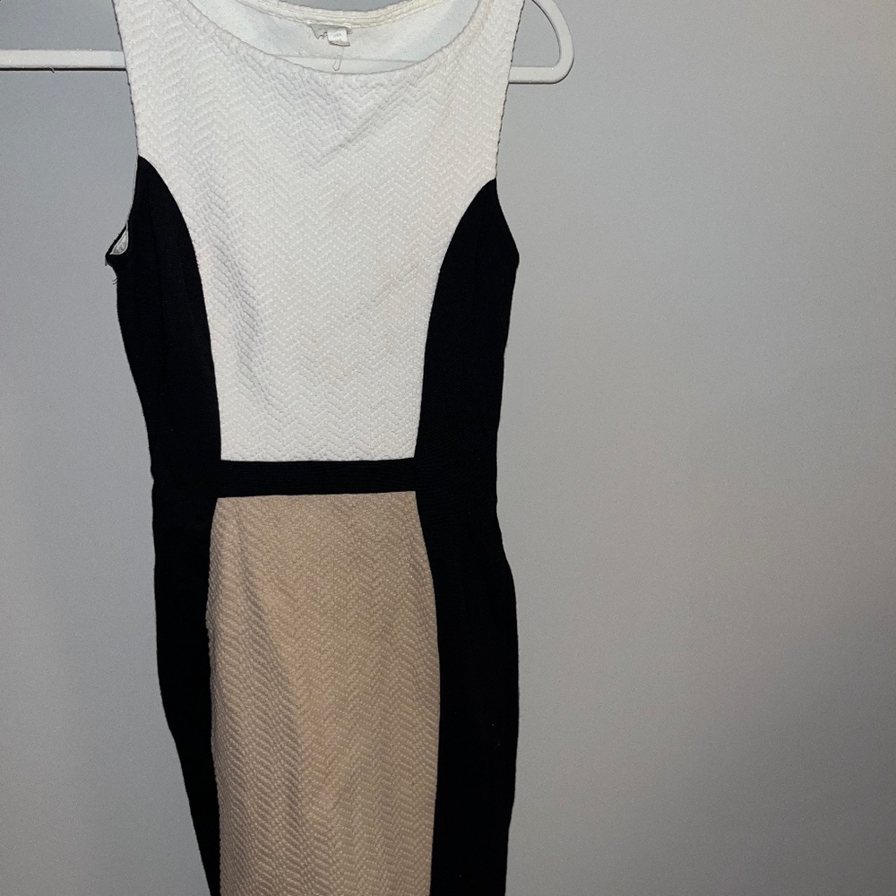 Comfortable XS neutral toned mid length dress